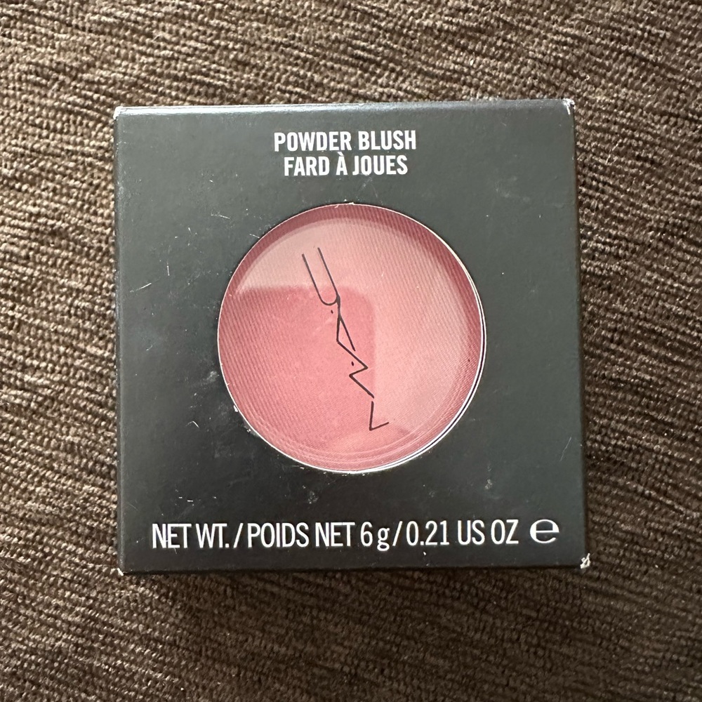MAC powder blush in colour Well Dressed!